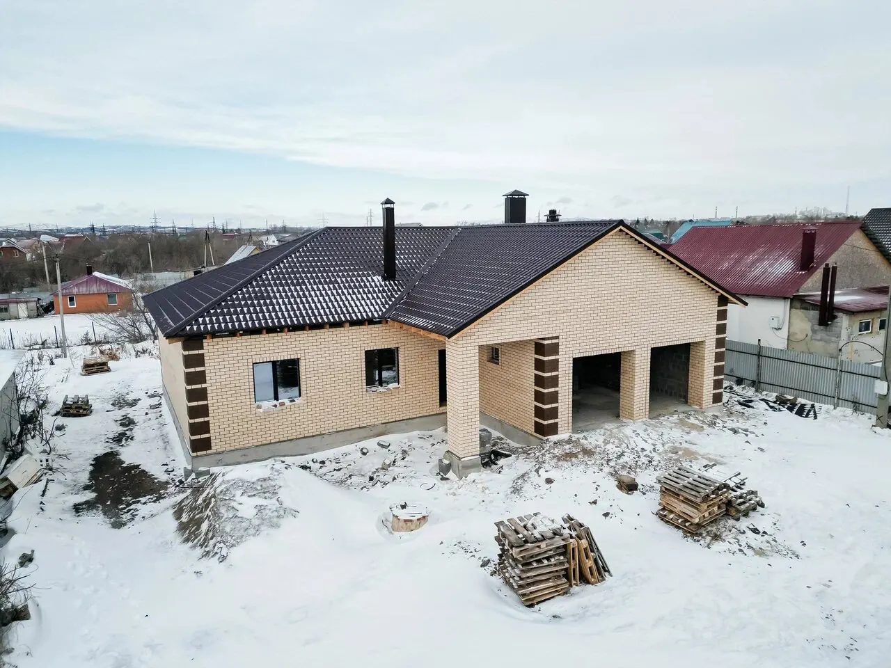 Построенный кирпичный дом с гаражом, Агаповка