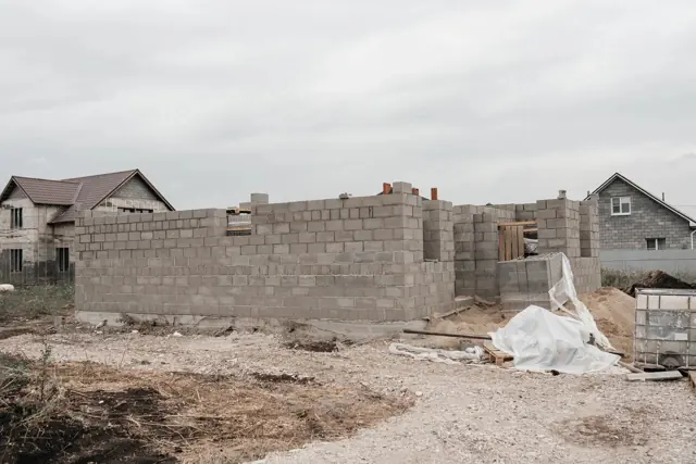 Магнитогорск, Привольная: коробка дома — кладка газоблока, фото 1
